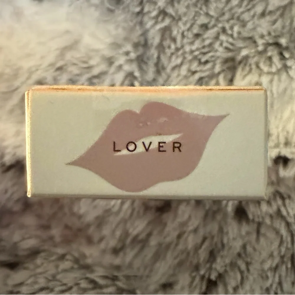 NWT Makeup Revolution Lip Contour Kit